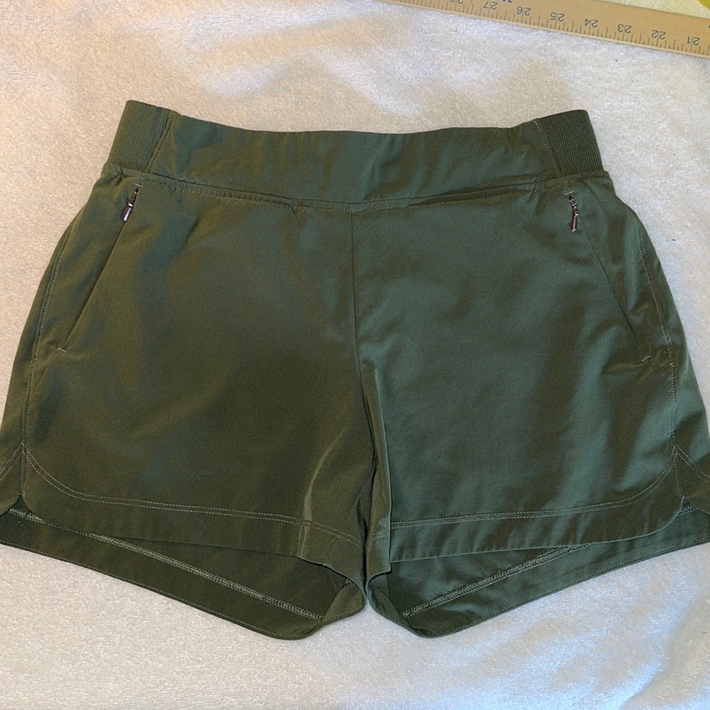 Calia shorts small S green NWOT Carrie underwood